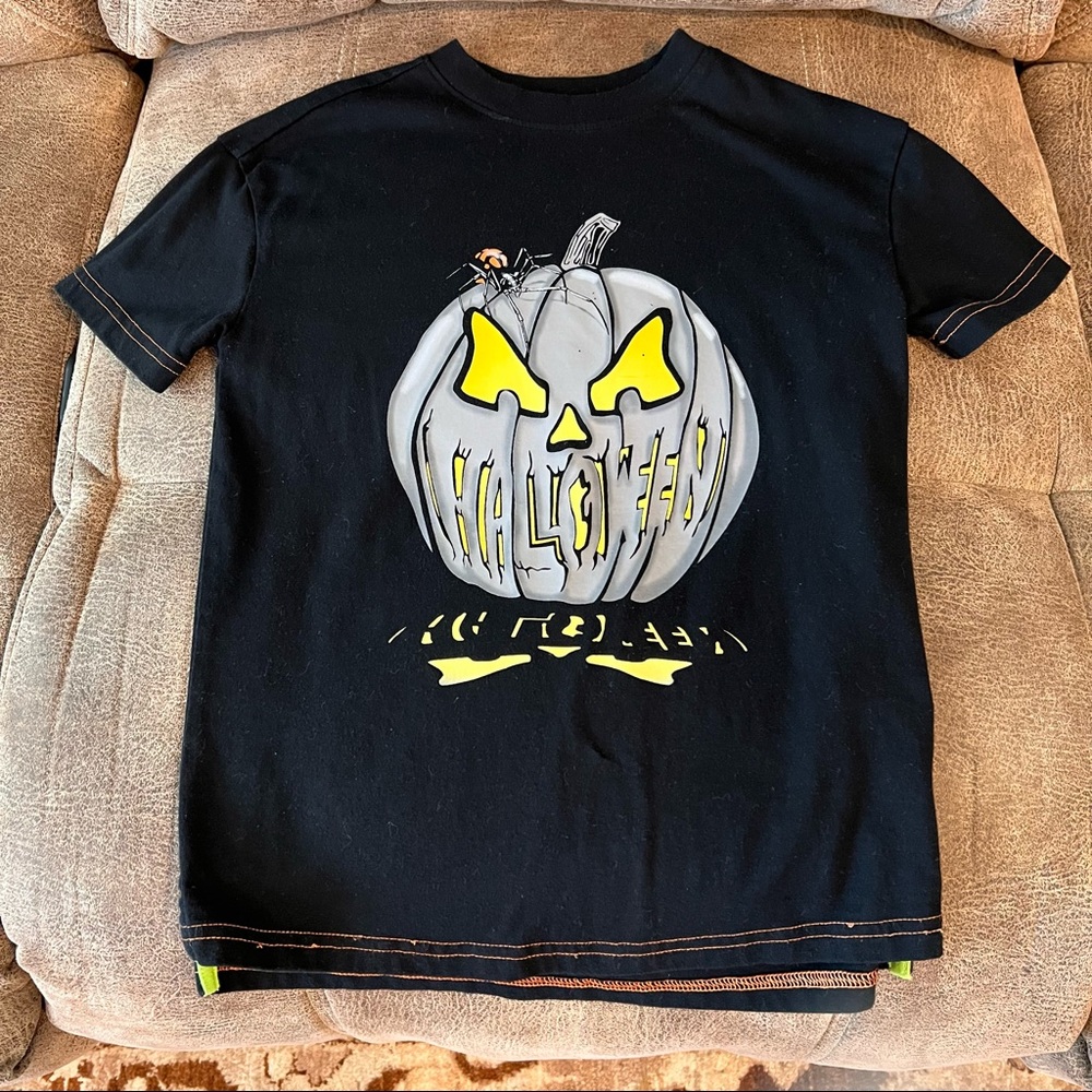 Cat & Jack Boy’s Glow-in-theDark Pumpkin/Halloween T-Shirt